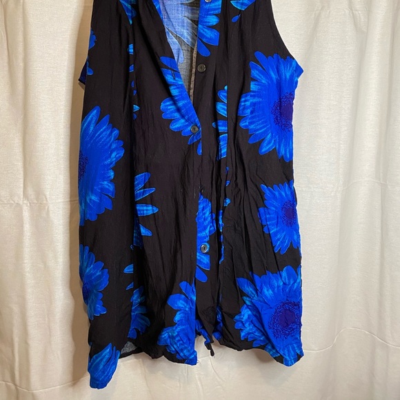 💙Vintage blue and black flower vest💙 - Picture 8 of 8